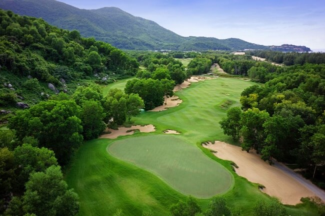 golfing-in-vietnam