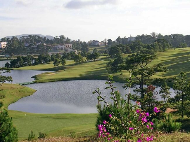 golfing-in-vietnam